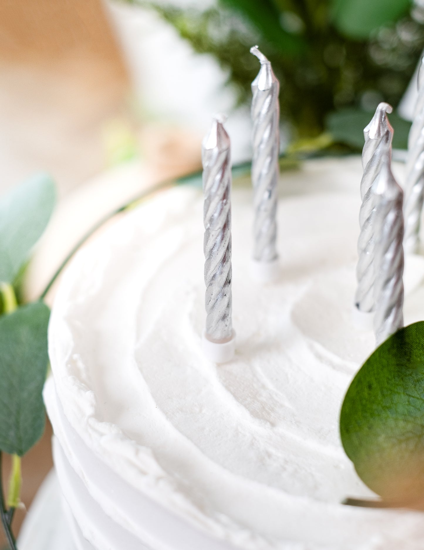 10 bougies d'anniversaire argentées 6,5 cm avec bobèches