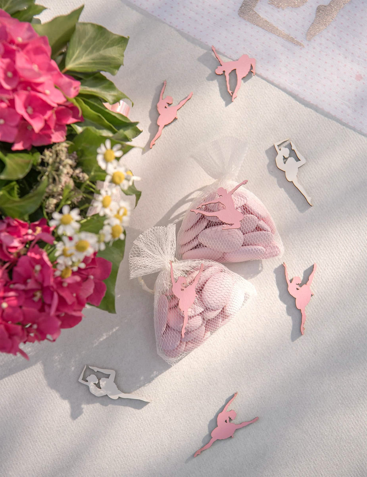 Сценична композиция върху торбички за бонбони от дървени конфети за маса балерина