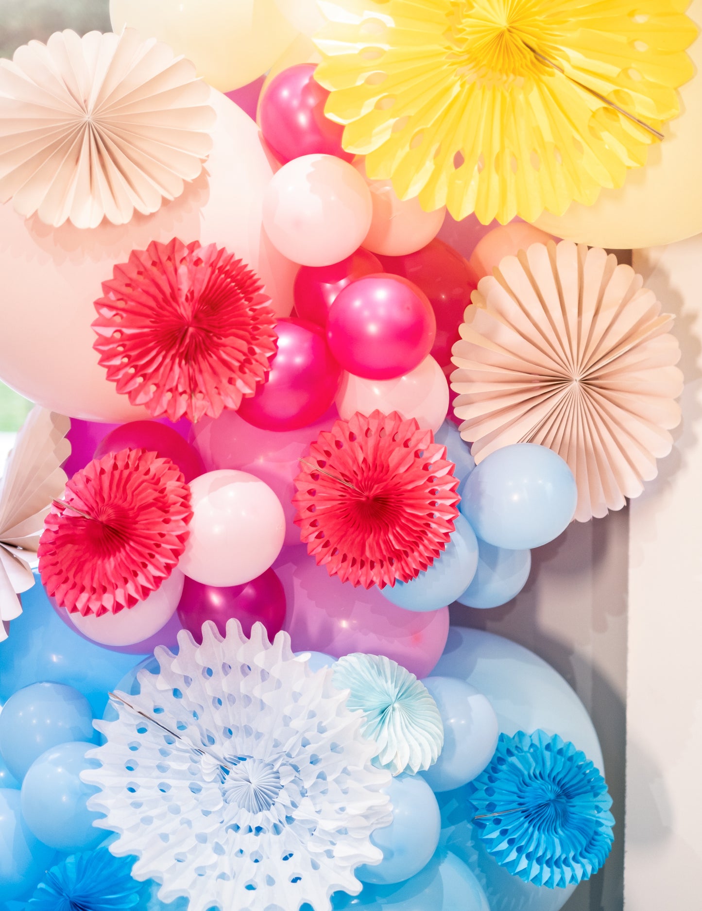 100 мини пастелно розови латексови балона 13 cm за арка и декорация