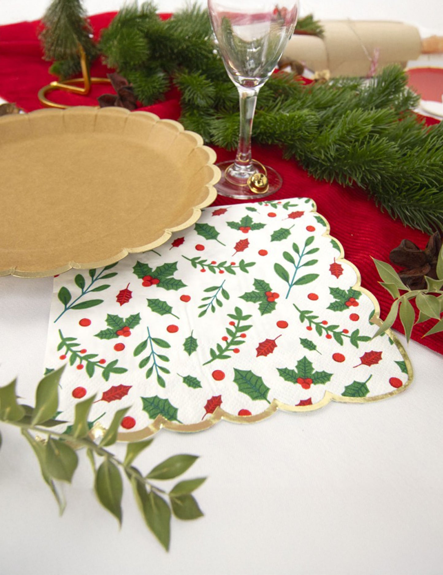 16 хартиени салфетки с фестончета, коледен дизайн с джел, 33 x 33 cm златен ръб