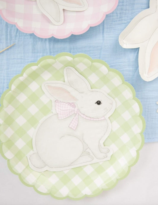 Détail du motif lapin sur fond vichy vert des serviettes en papier Mon Lapin