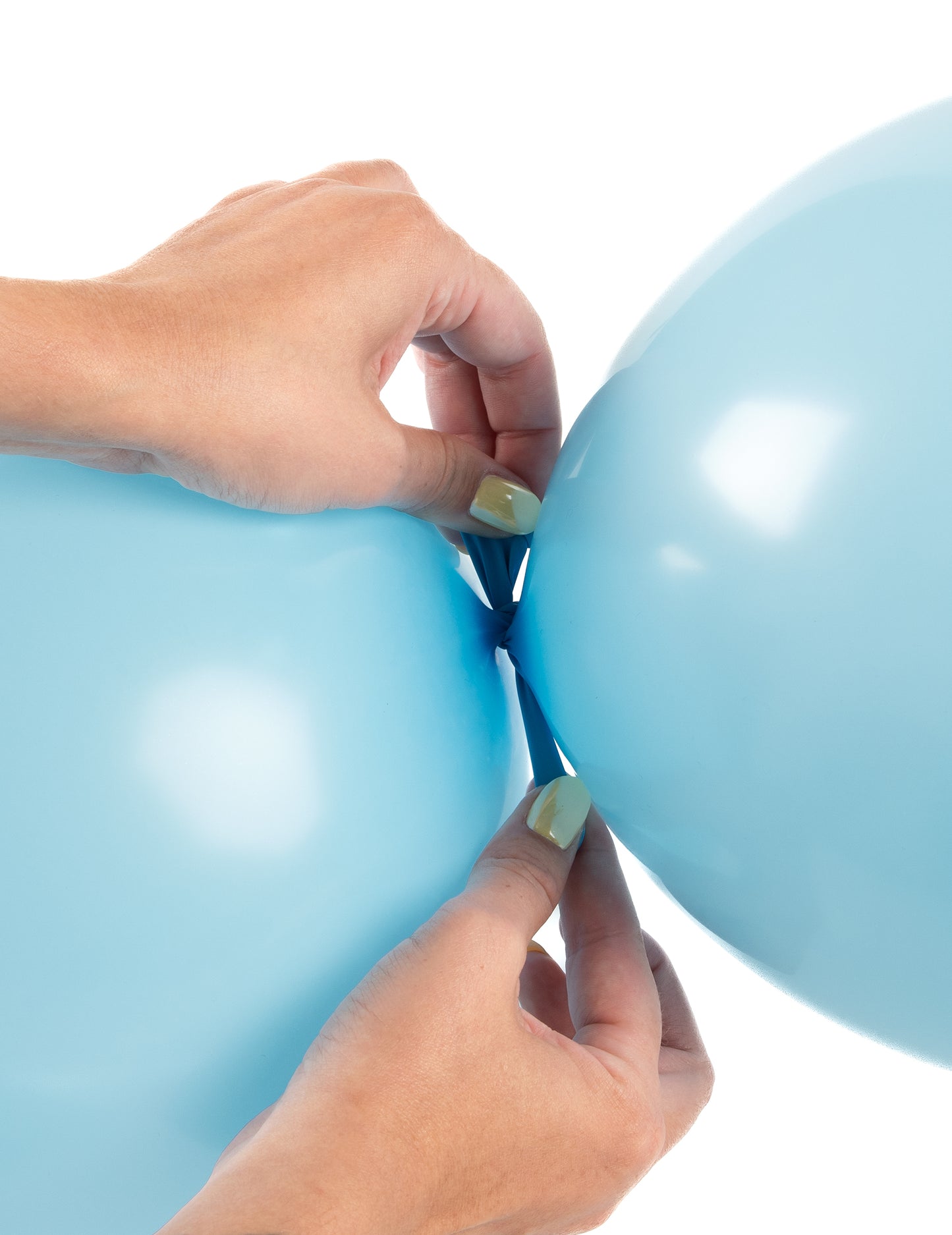 20 пастелно сини балона за свързване 28 cm