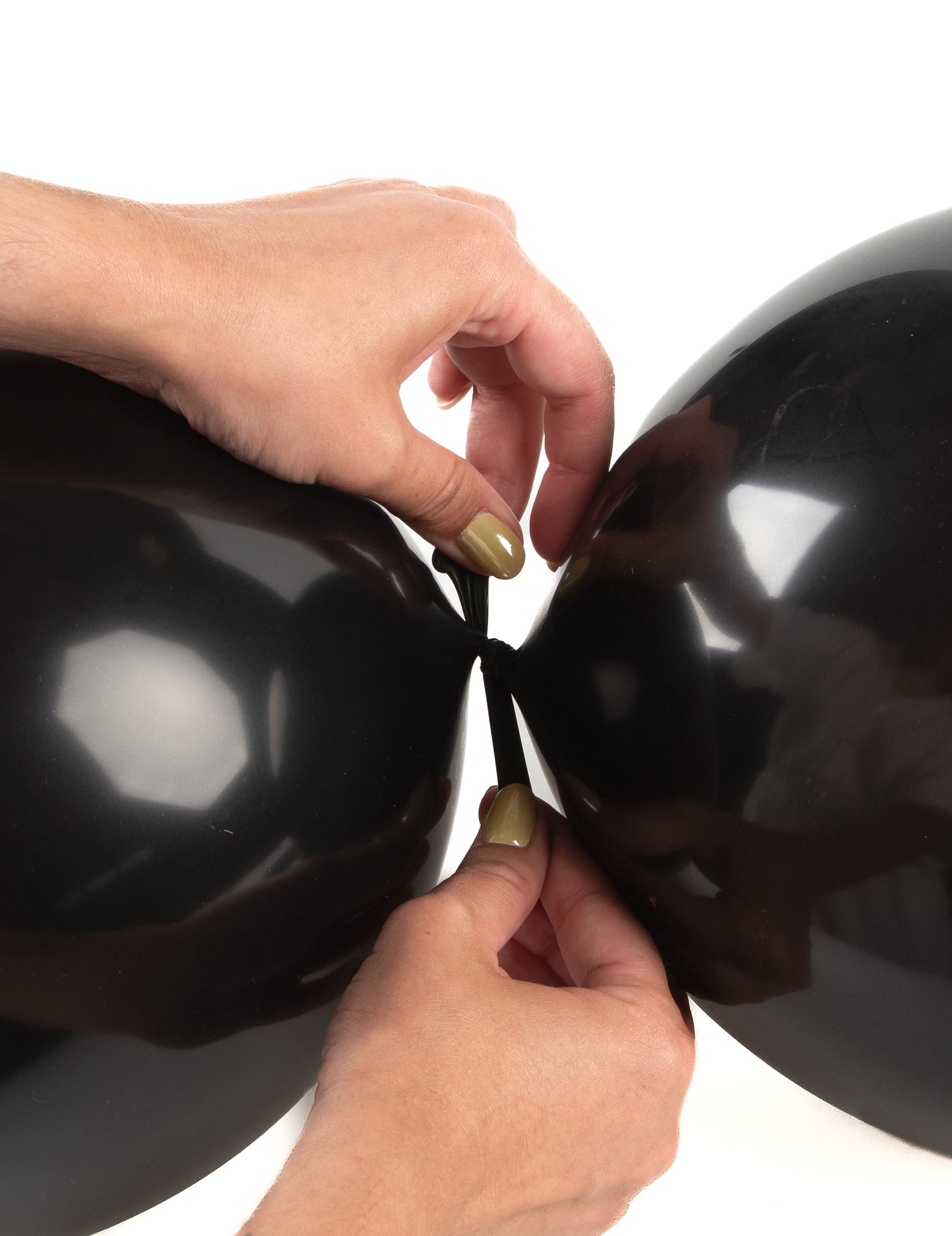 20 черни балона за свързване 28 cm