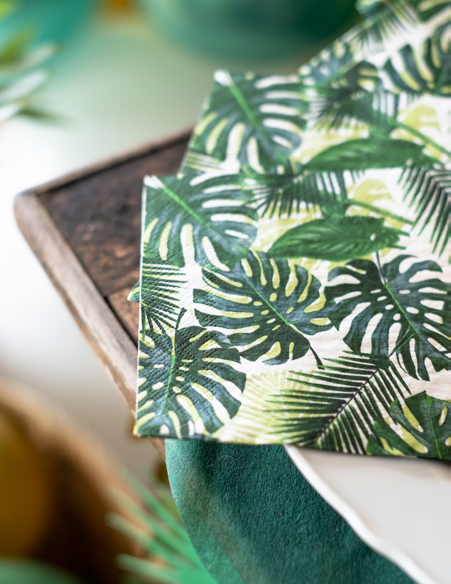 20 малки тропически зелени хартиени салфетки 25 x 25 cm