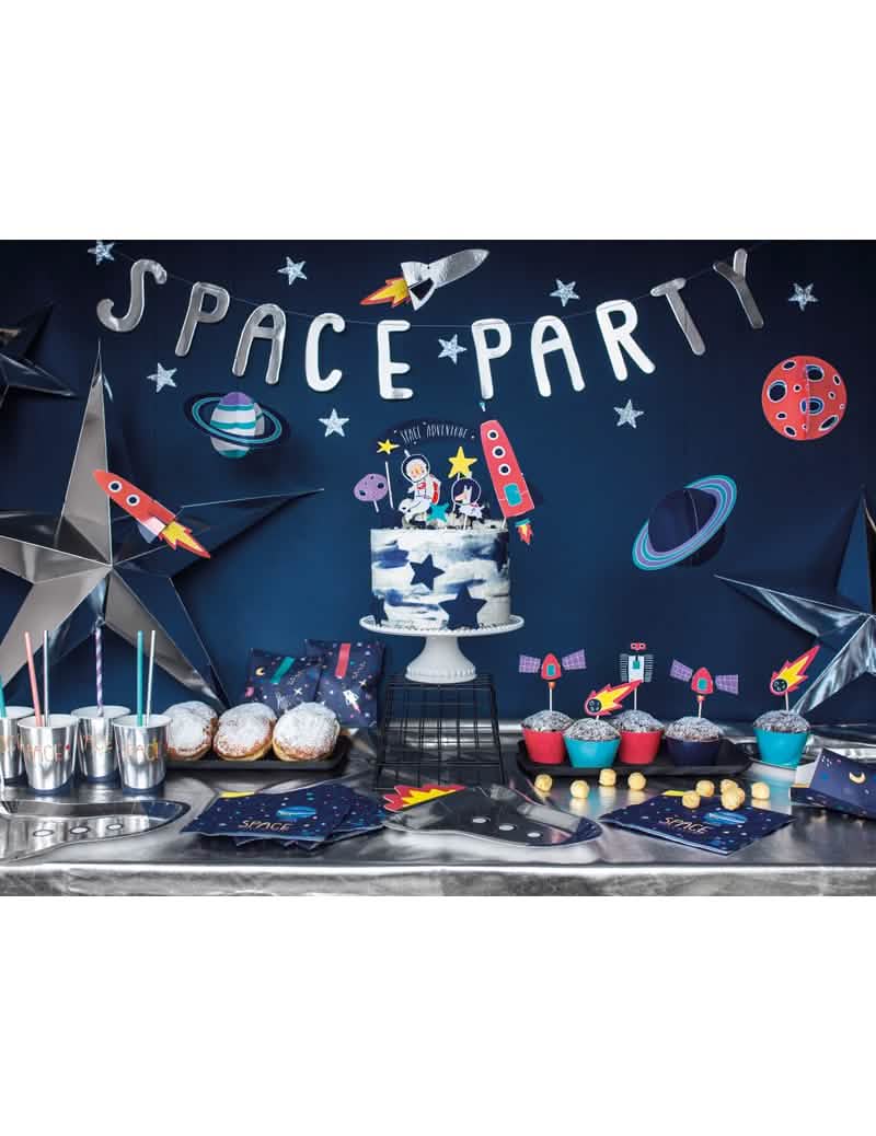 Поставени върху празнична маса хартиени салфетки Space Adventure