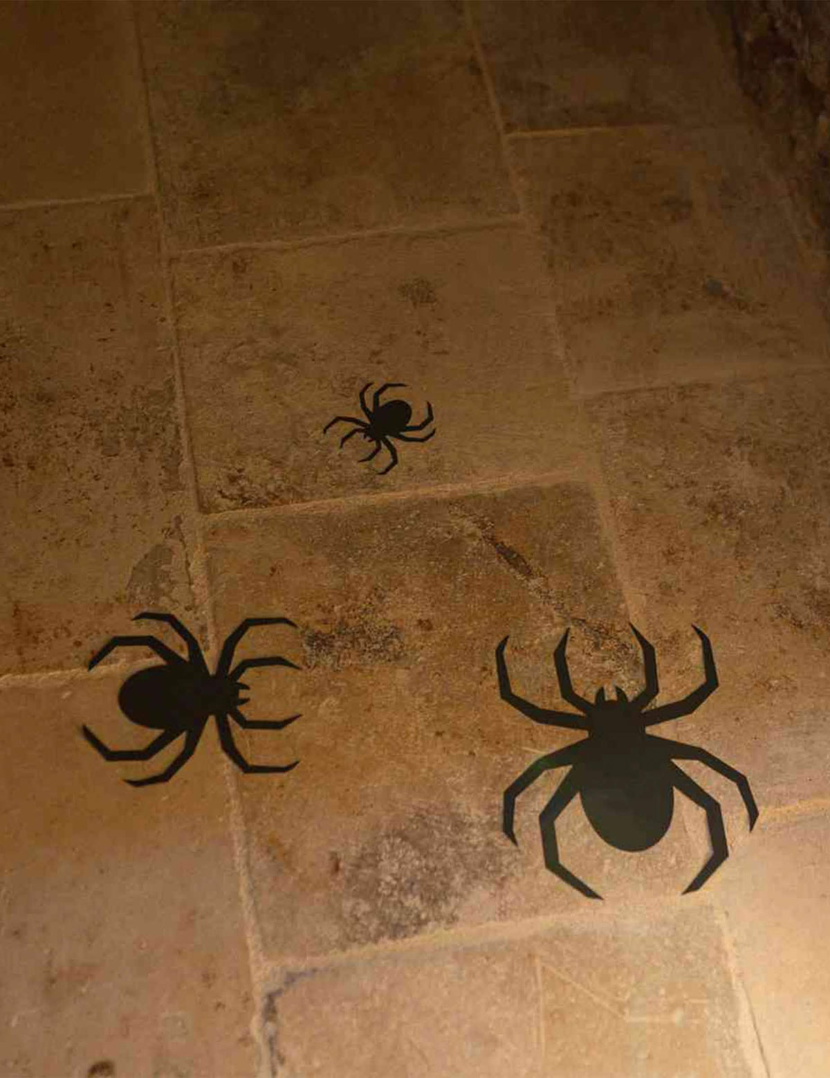30 Araignées décoratives en papier noir 8, 15 et 20 cm