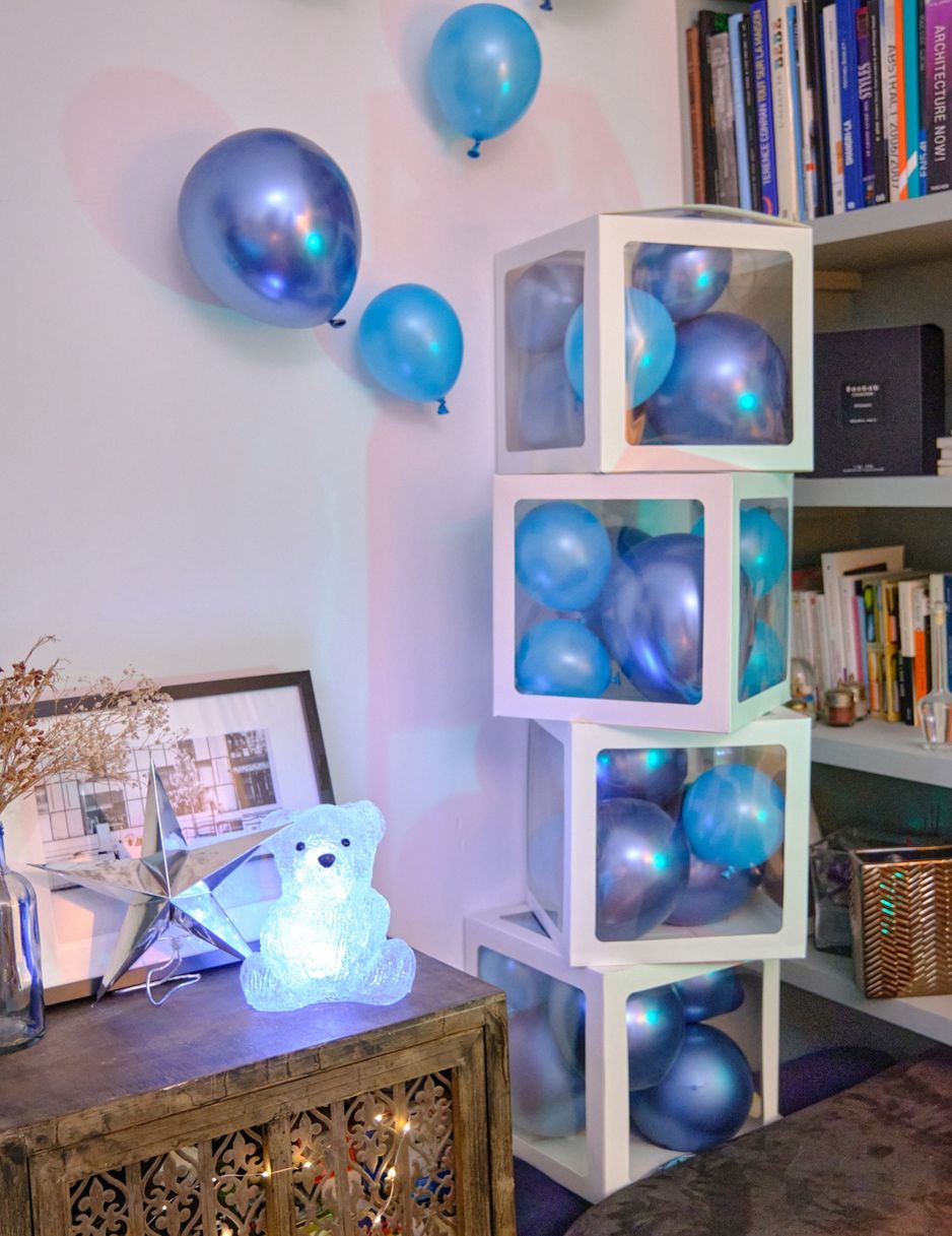 4 кубчета с бели прозрачни балони 30 cm