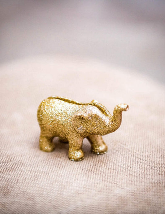 Vue de profil du marque-place éléphant pour fête