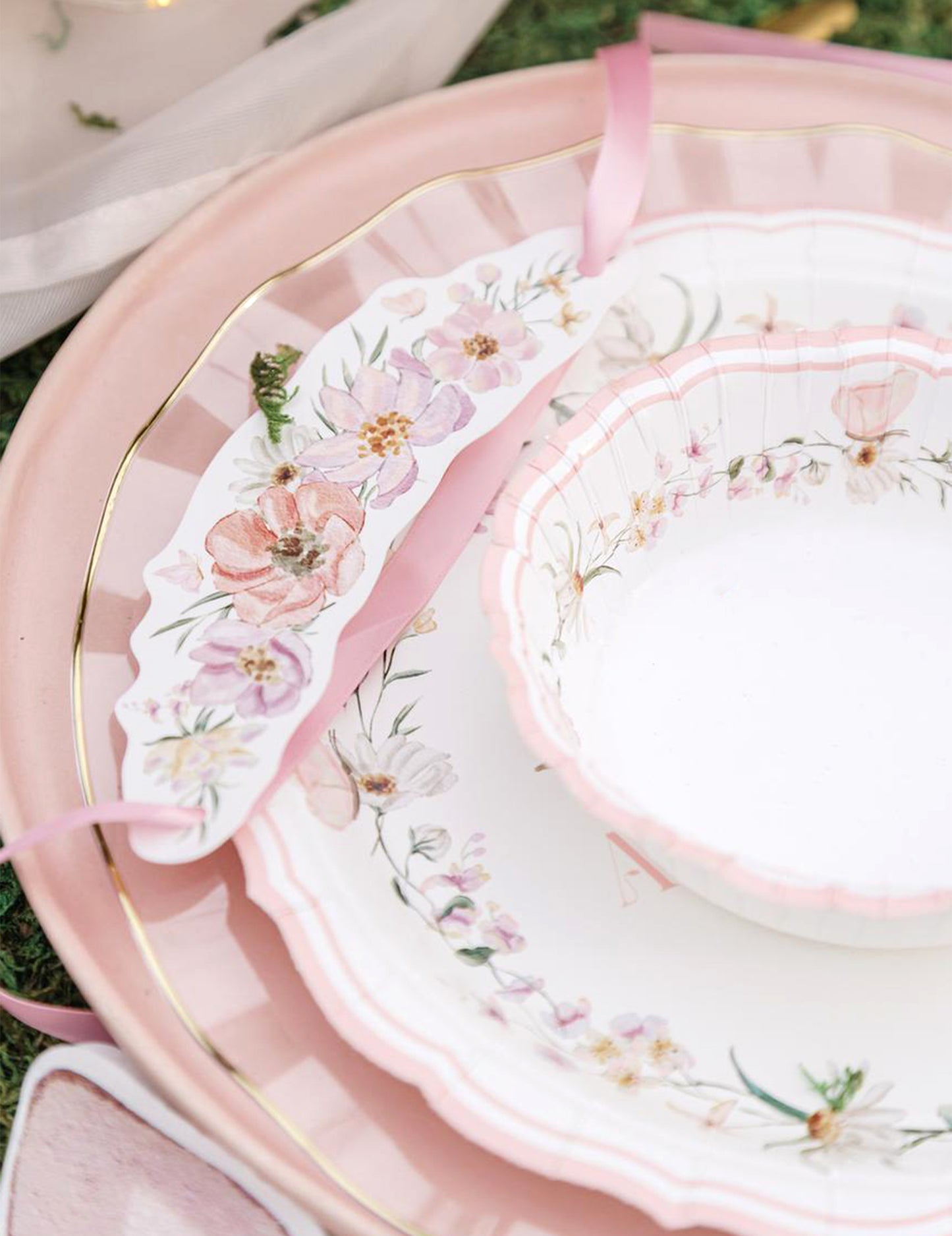 6 бели и пастелно розови картонени купички за феи 13 cm за рожден ден