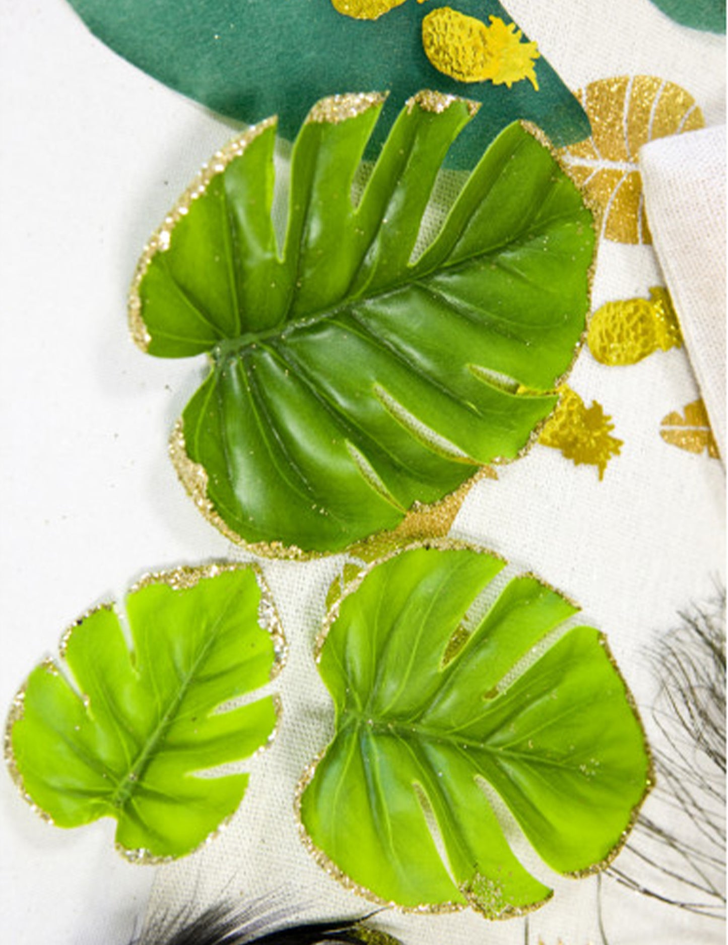 6 тропически листа с блестящи ръбове, 10 x 8 cm зелено и златно
