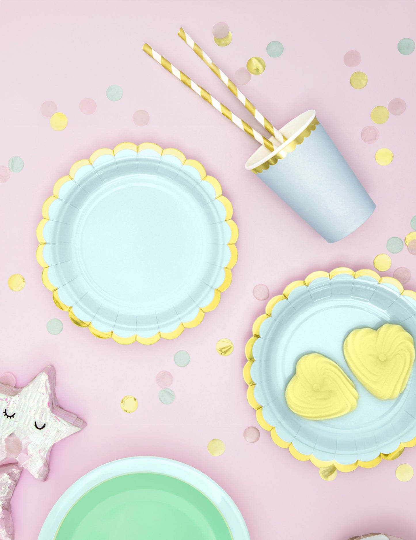 6 малки хартиени чинийки в цвят мента и златисто 18 cm с назъбени ръбове