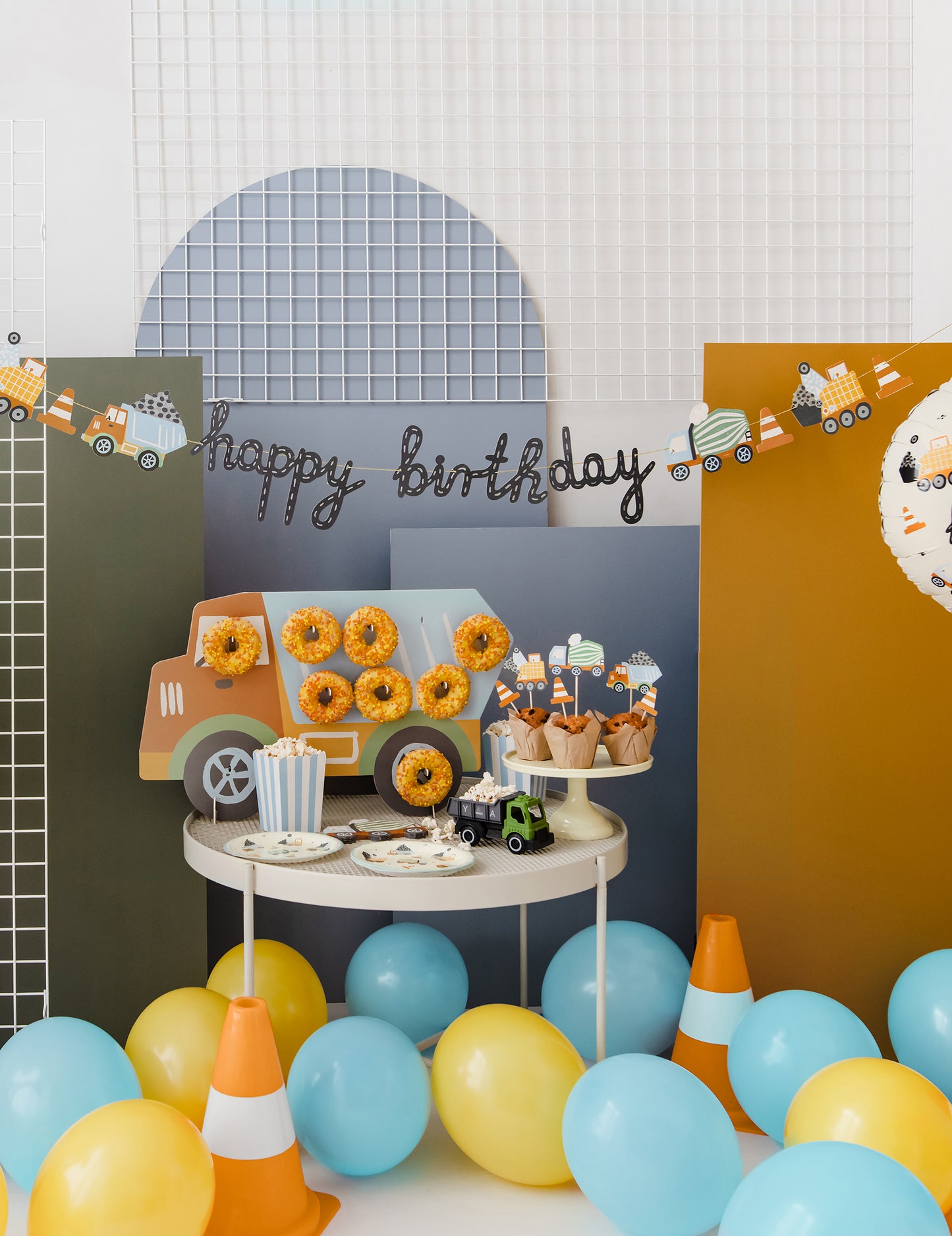 6 пика и конуси на площадката 4 - 7 cm