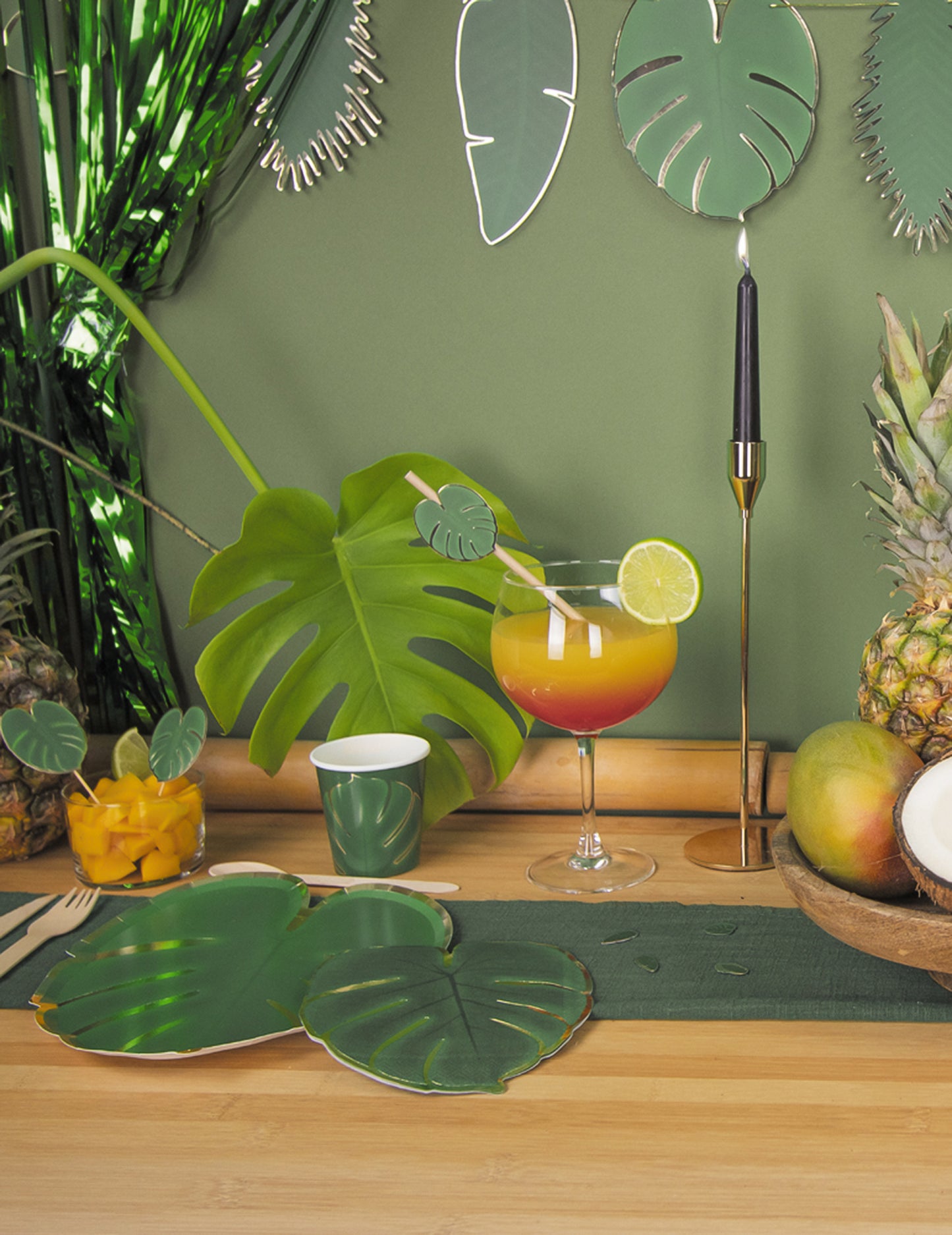 8 хартиени чинии с тропически листа 23 cm