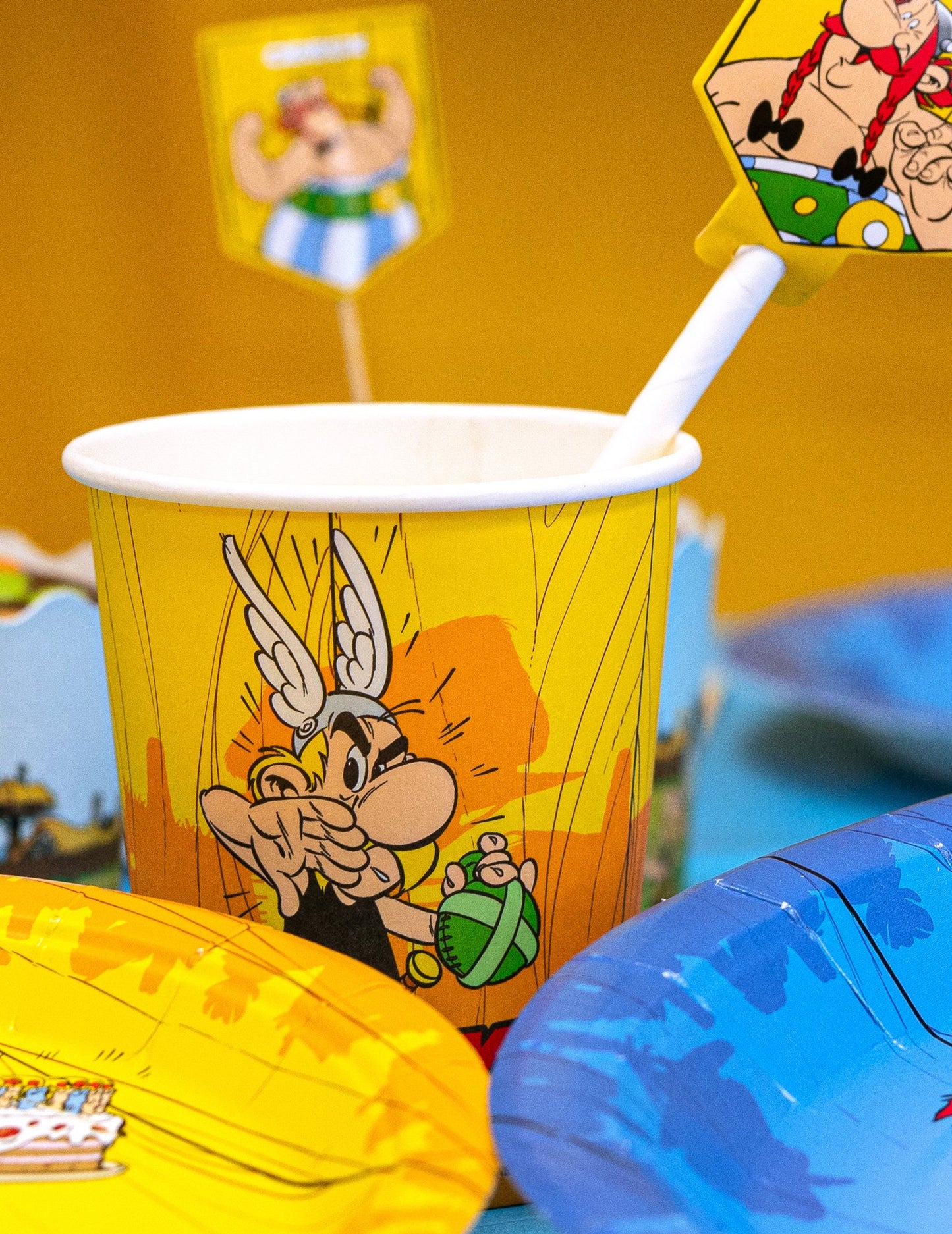 8 картонени чаши Asterix 250 ml