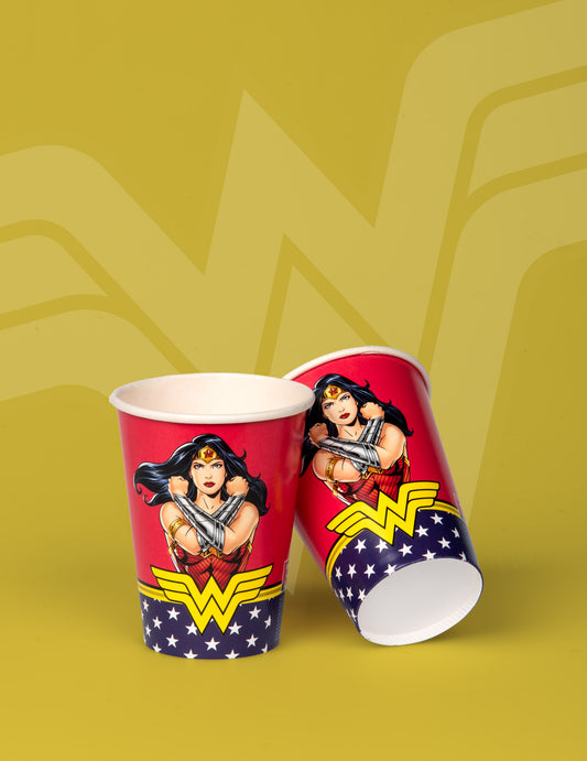 Détail de l'illustration des 8 gobelets en carton Wonder Woman