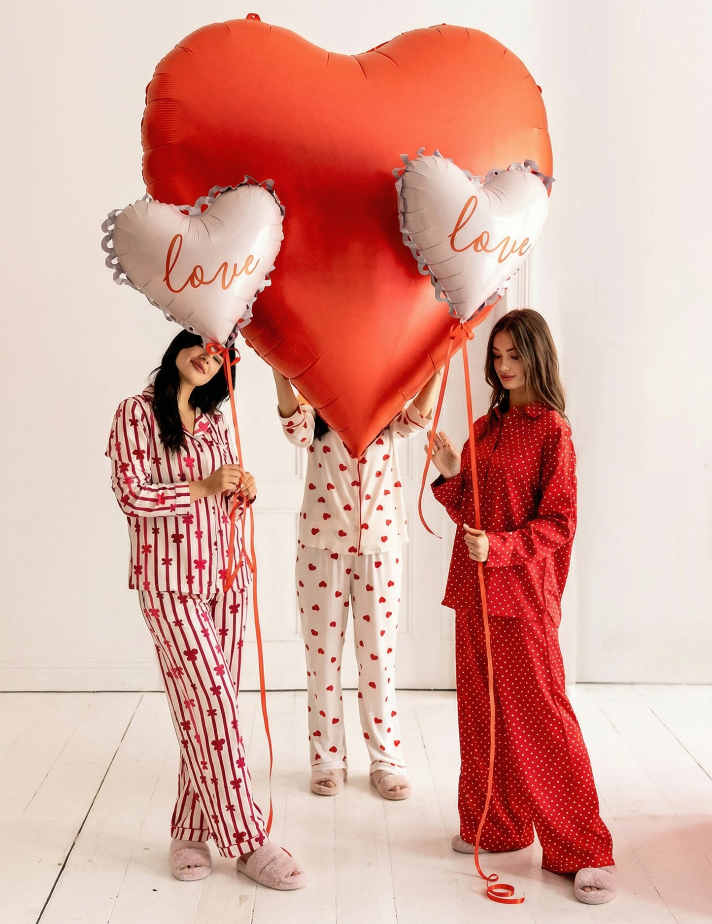 Фолиев балон с форма на сърце, бежов, дантела и дизайн "Любов", 50 x 47 см