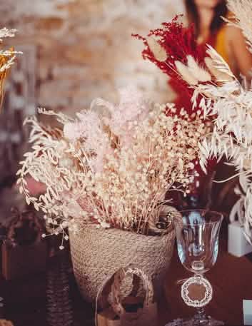 Mise en situation du bouquet de gypsophiles séchées pour décoration de mariage