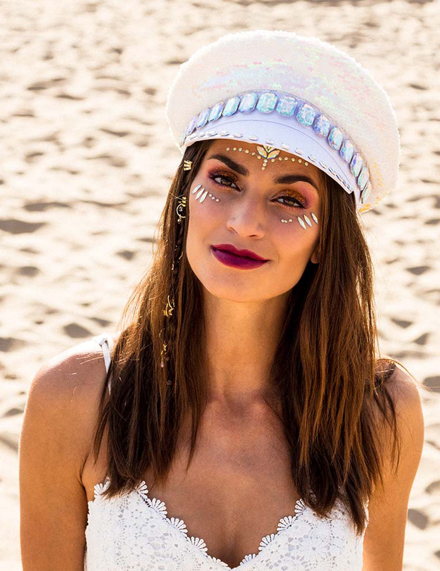 Обратима шапка на пайети и перла и бяло за възрастни