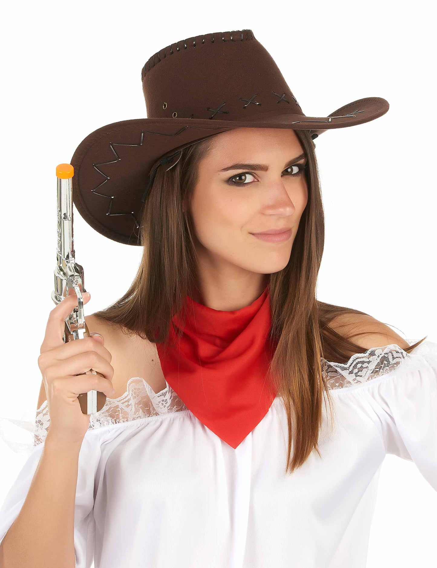 Носена с бандана и фалшив пистолет на ковбойската шапка