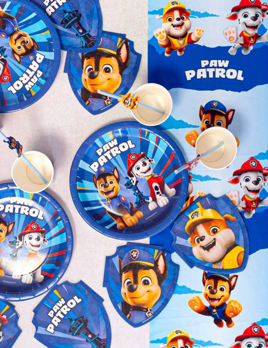 Mise en situation avec vaisselle assortie du chemin de table Pat'patrouille