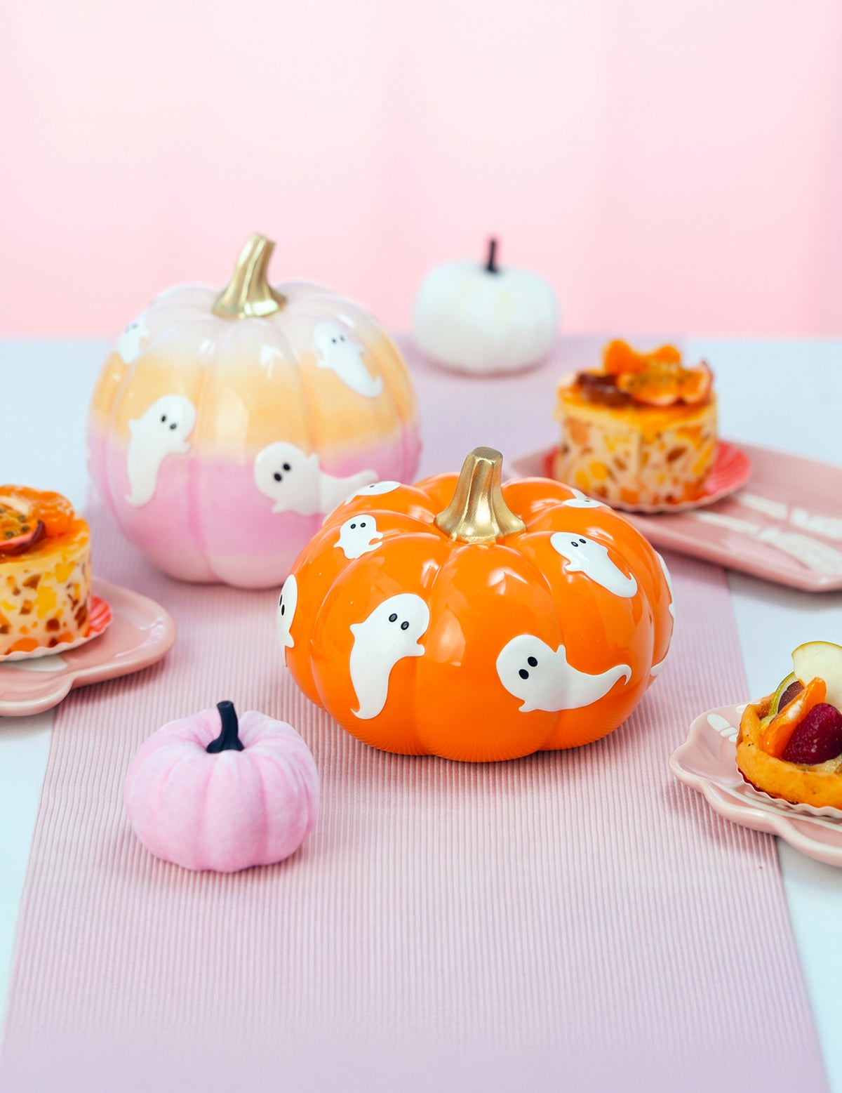 Декоративна тиква Summerween от оранжева смола с призраци 15,5 x 15,5 x 11 cm