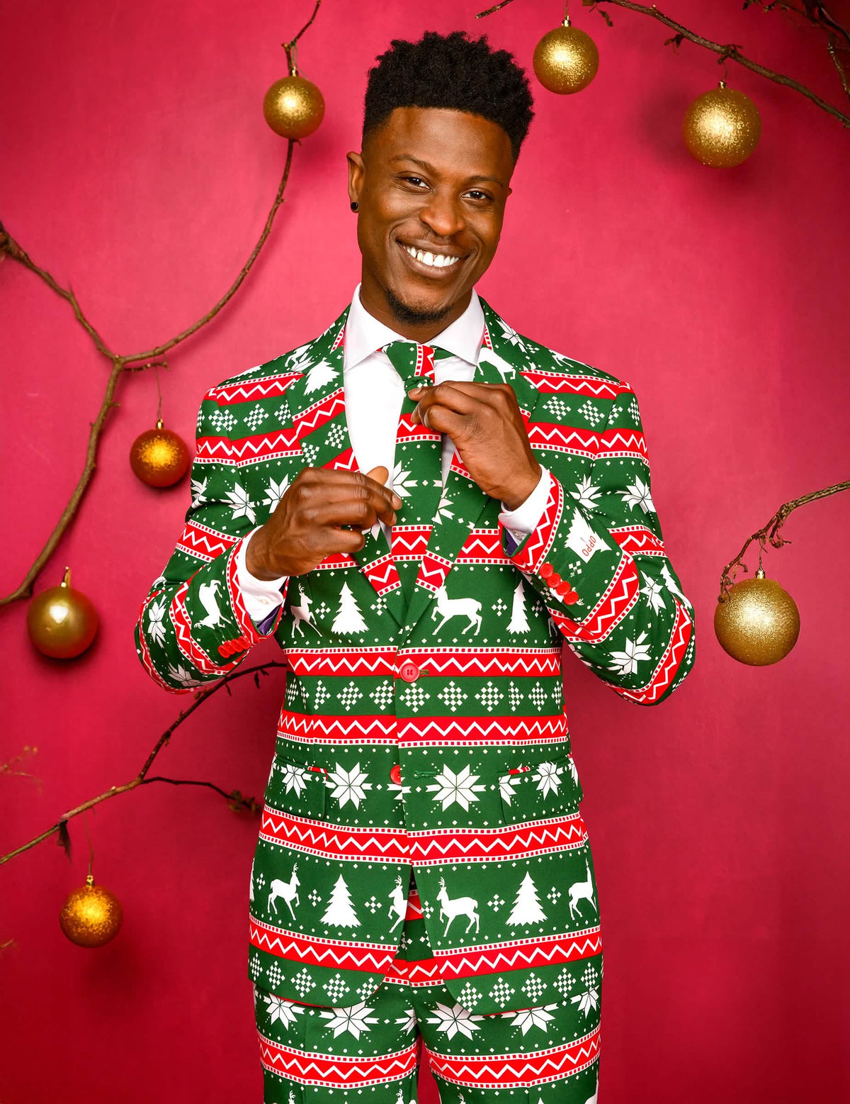 Крупен план на бюста и вратовръзката на костюма Mr. Festive за мъж