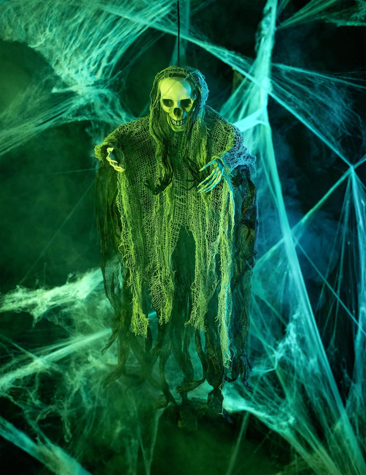 Подредба под зелено осветление на висящата декорация жътварят halloween