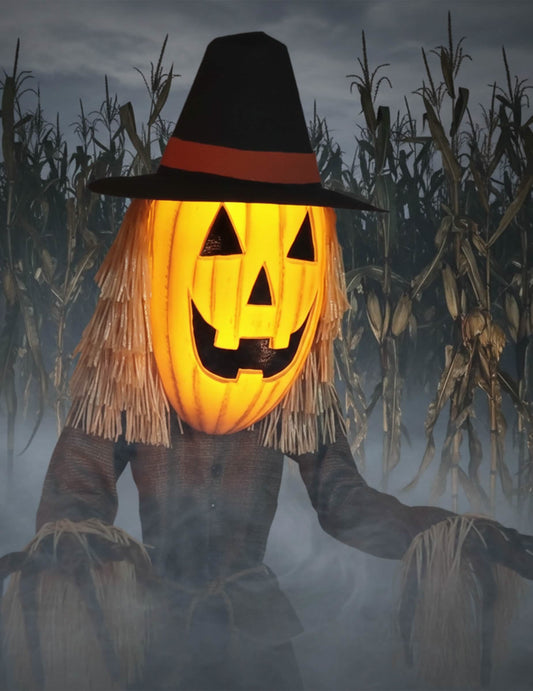 Gros plan sur le visage illuminé et le chapeau de la décoration animée Citrouille Jack O'Lantern