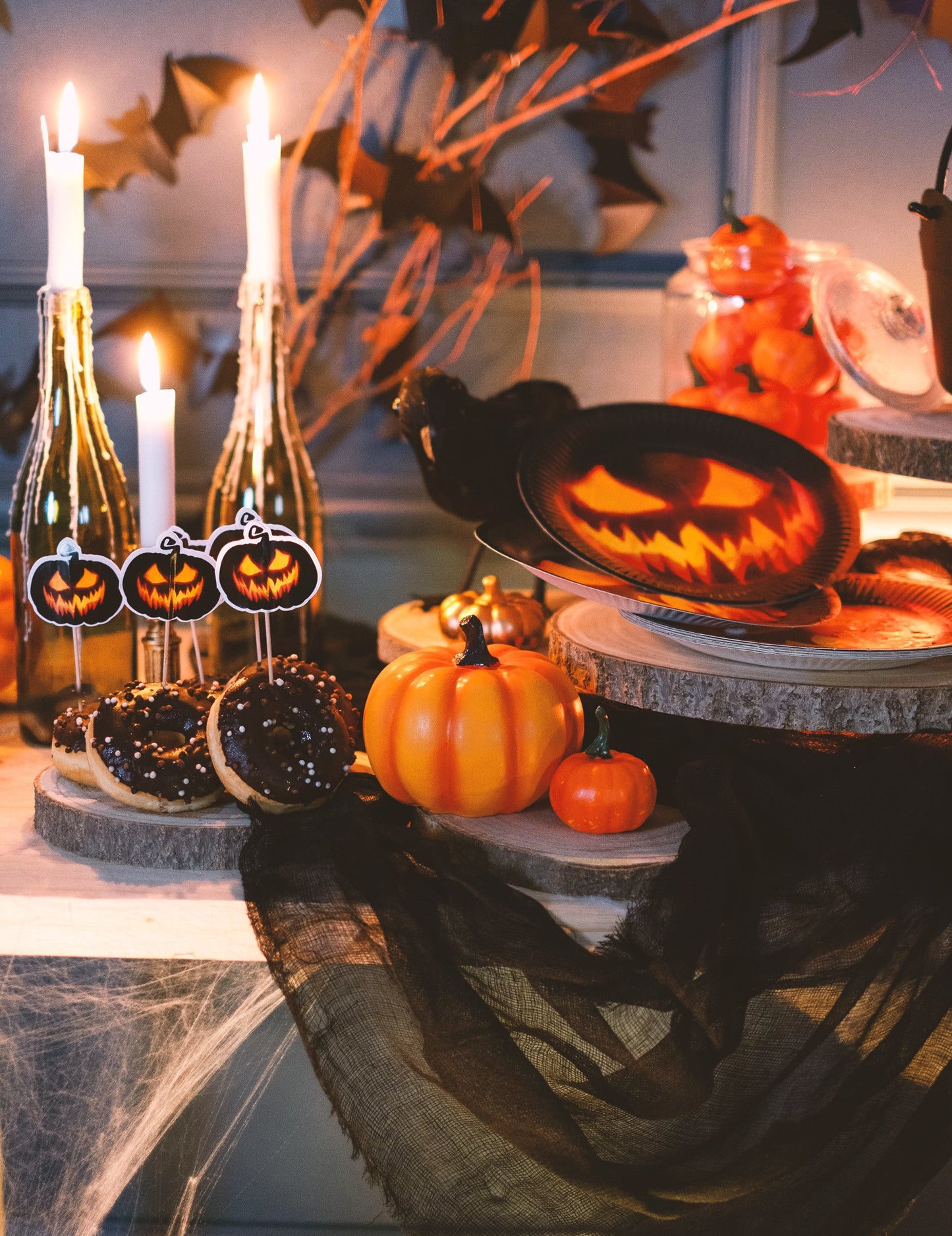 Ситуация на масата с декорацията за Хелоуин