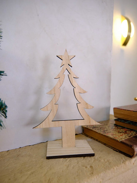Vue de face sur son socle de la décoration Sapin de Noël