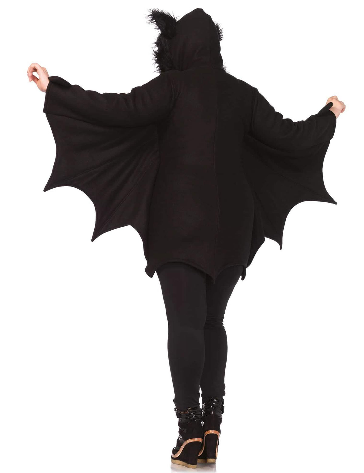 Детайл на качулката с уши на костюма на прилеп halloween