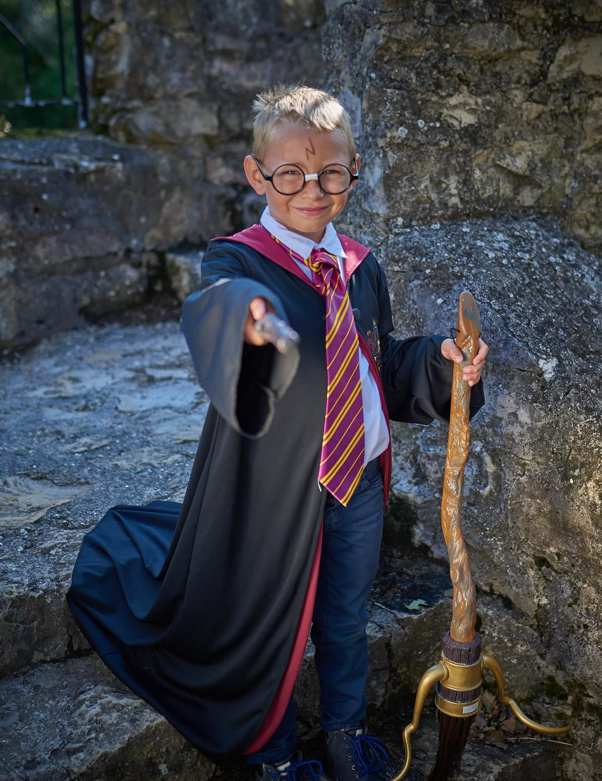 Мизансценировка с метлата на костюма Harry Potter™ за дете