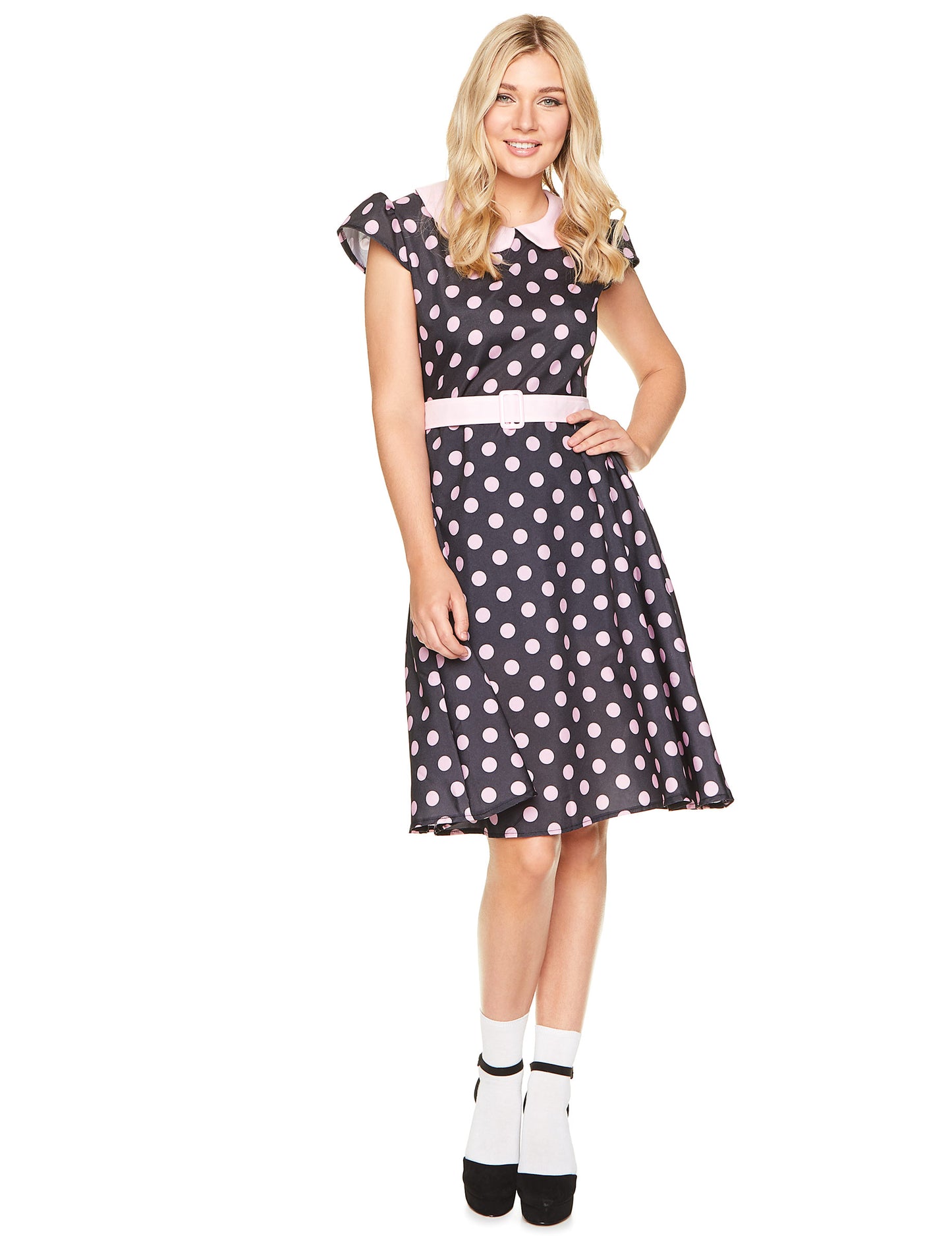 Костюм за рокля от 50 години с розови грахови жени