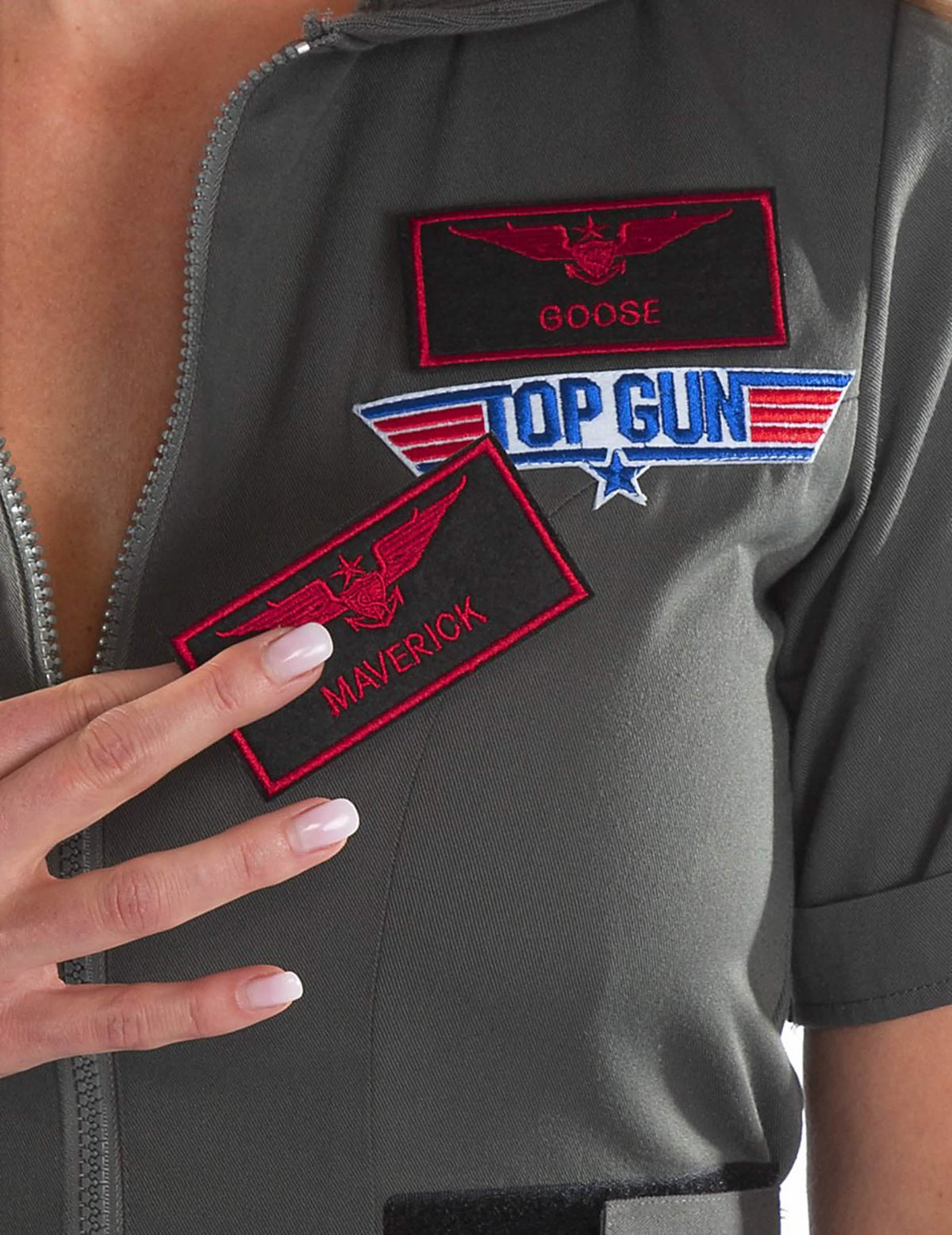 Детайл на сменяемите емблеми на костюма рокля Top Gun