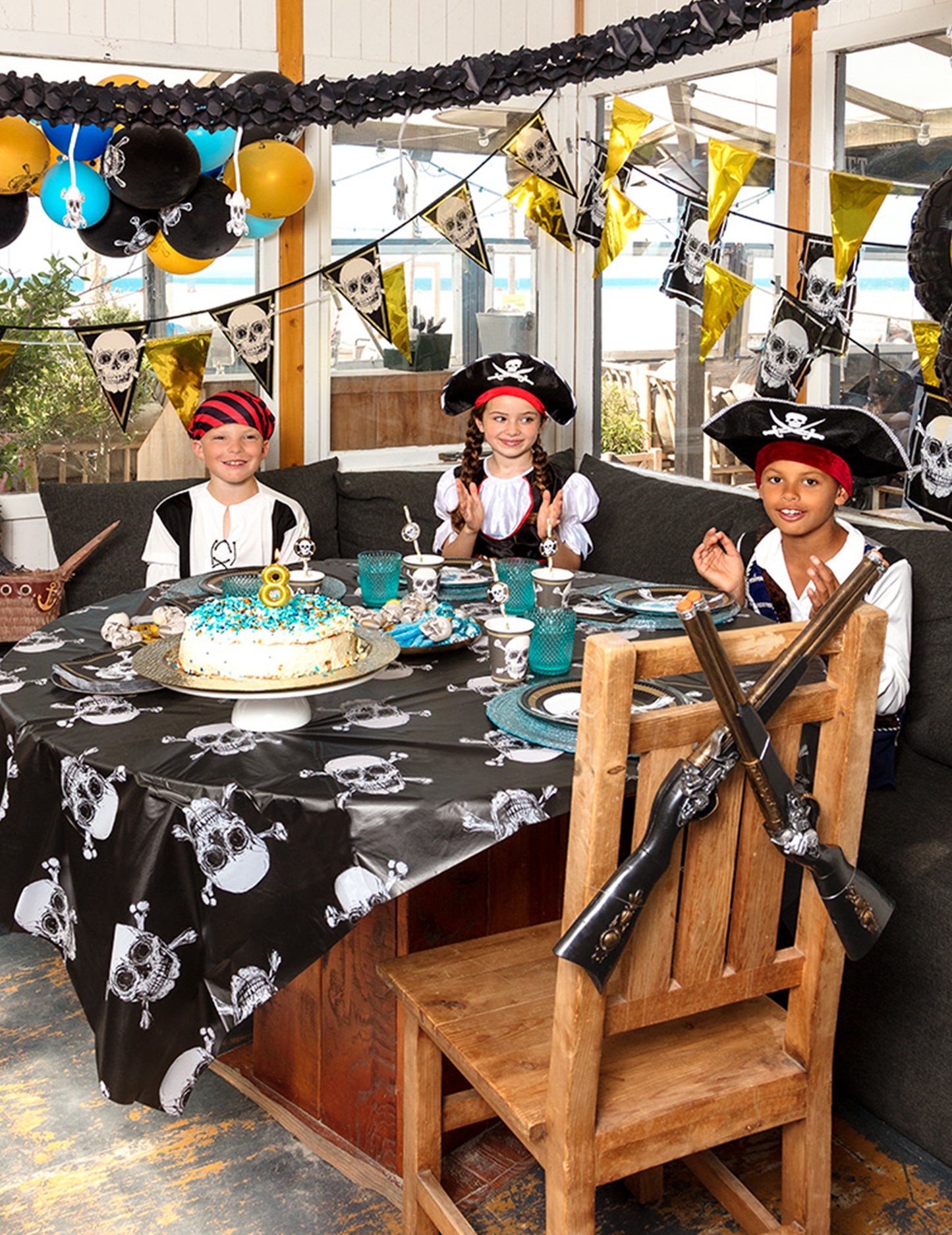 Гарланд 10 пластмасови знамена Пират Jolly Roger 30 x 20 cm