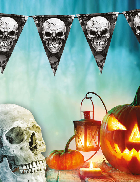 Mise en situation d'Halloween de la guirlande à fanions tête de mort