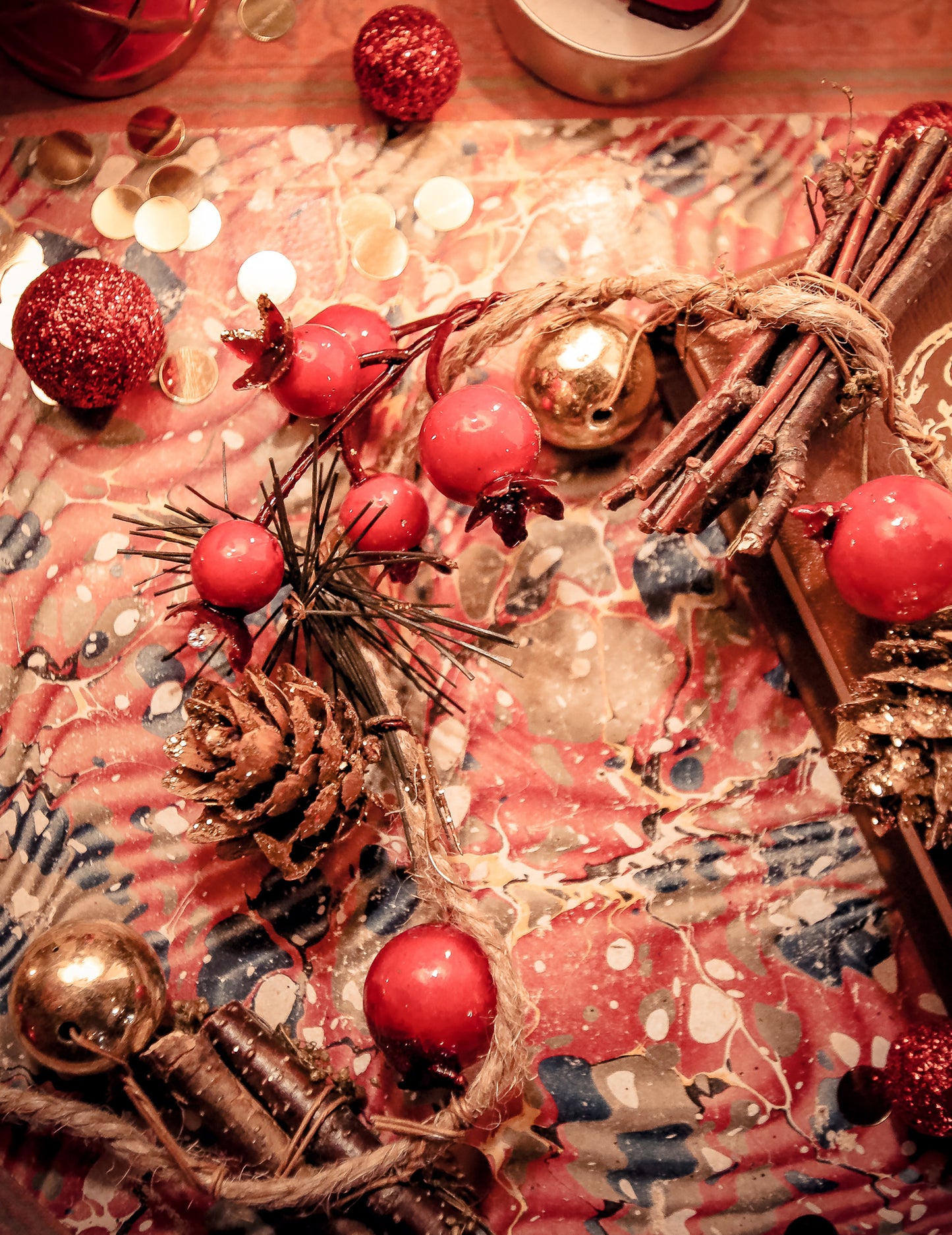 Гирлянда от шишарки и плодчета 120 cm