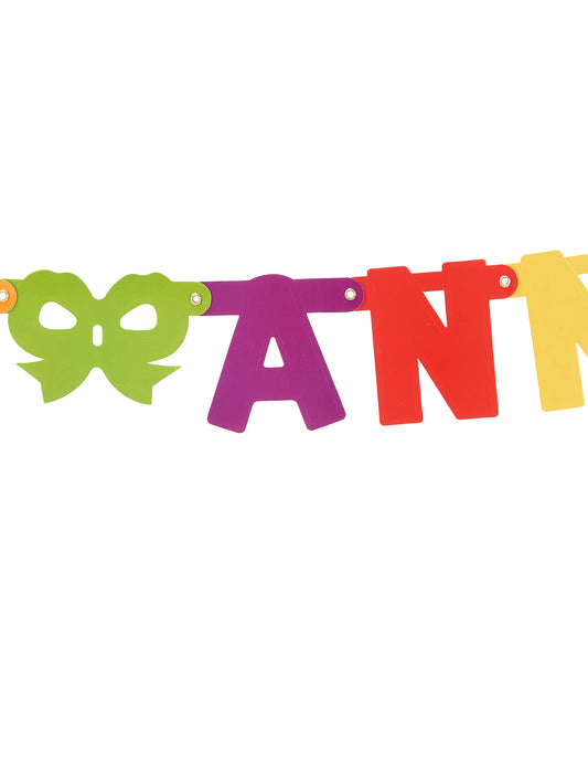 Gros plan sur les lettres de la guirlande Joyeux anniversaire découpée colorée