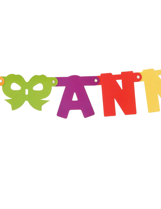 Gros plan sur les lettres de la guirlande Joyeux anniversaire découpée colorée
