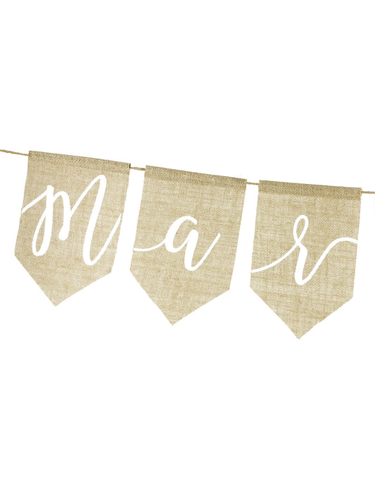 Détail des fanions en jute de la guirlande Just Married pour mariage