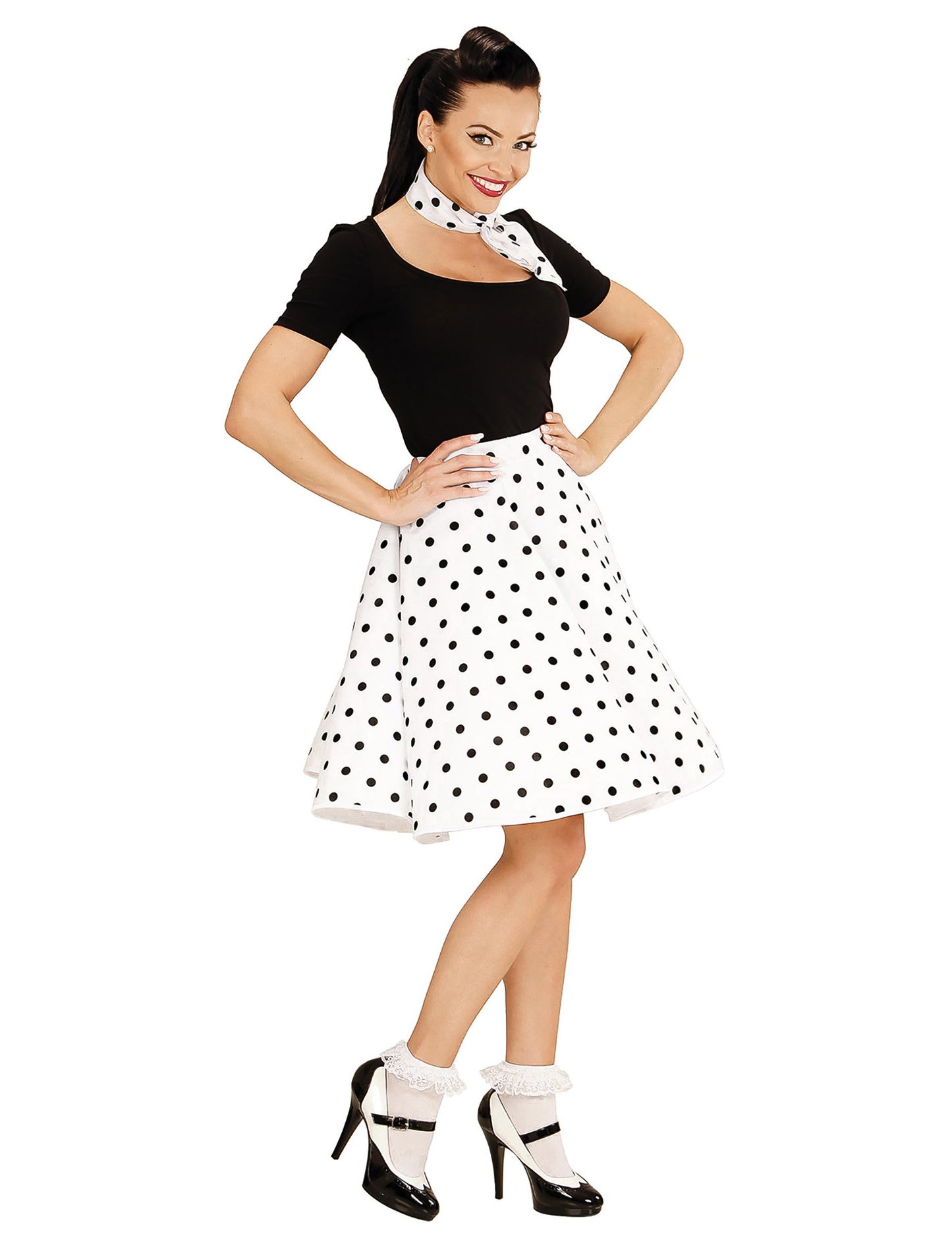 Бяла пола и шал за жена от 50 -те години на миналия век