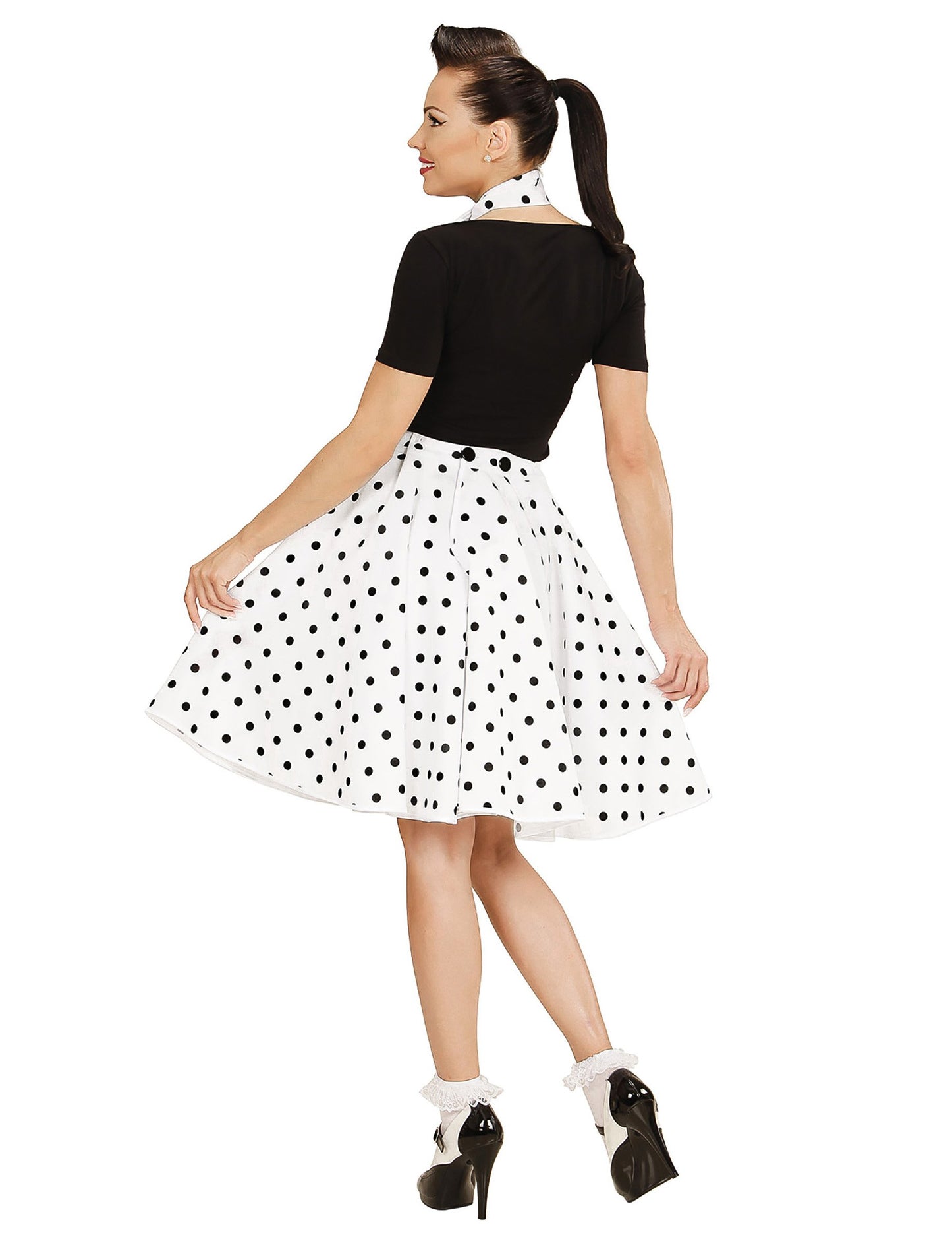 Бяла пола и шал за жена от 50 -те години на миналия век