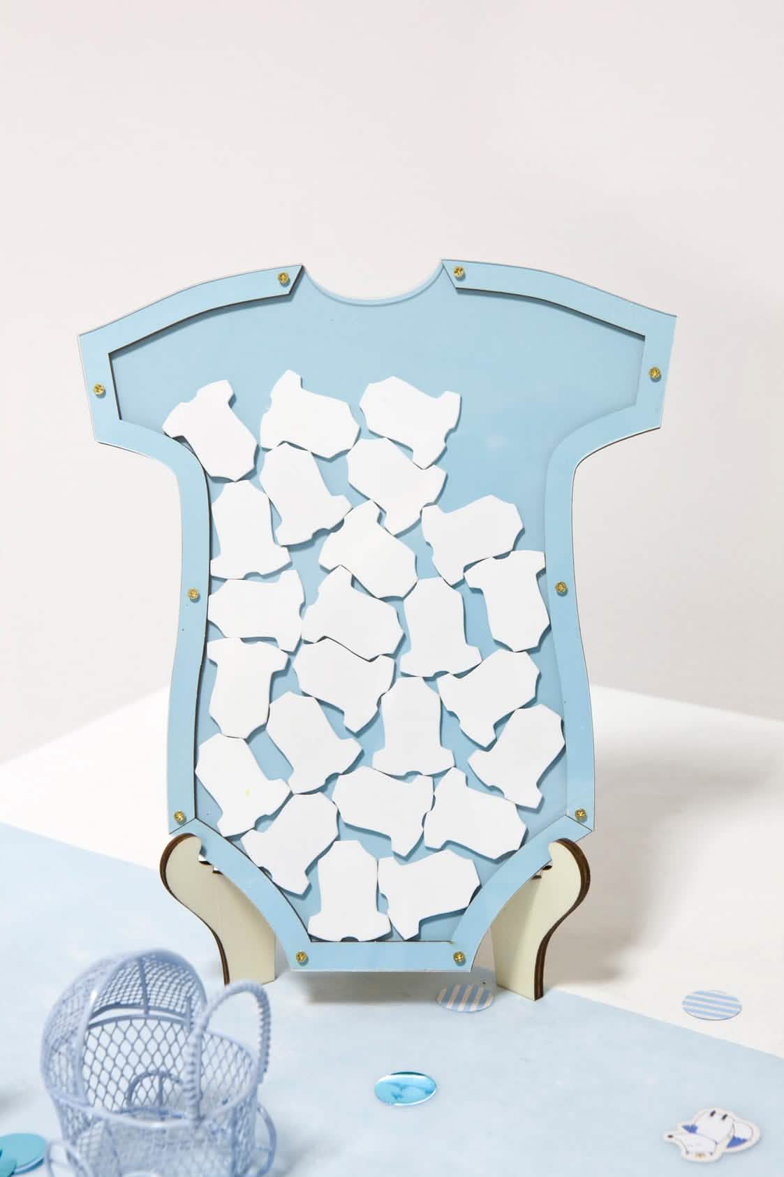 Vue d'ensemble des pièces en bois du livre d'or cadre body pour bébé bleu
