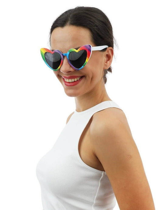 Vue de face des lunettes cœurs arc en ciel pour adulte