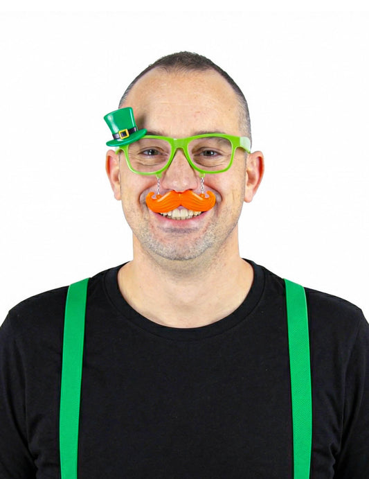 Vue de face des lunettes humoristiques avec moustache Saint Patrick pour adulte