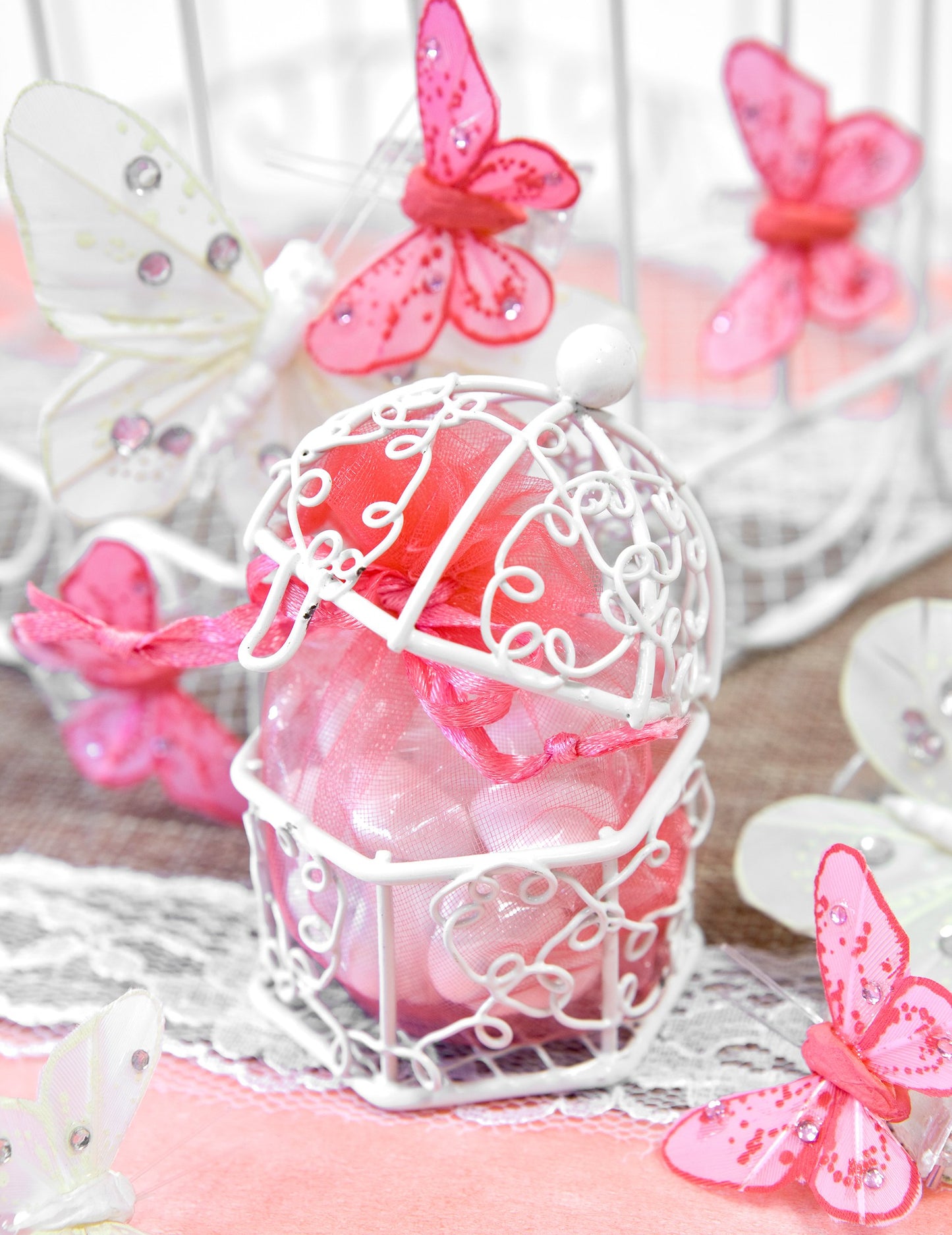 Мини бяла метална клетка за птици 5.5 x 4.5 cm за захаросани бадеми