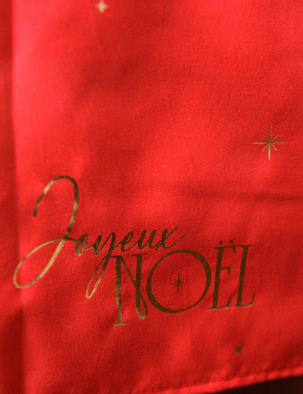Nappe Joyeux Noël L'Intemporel rouge et or 140 x 240 cm
