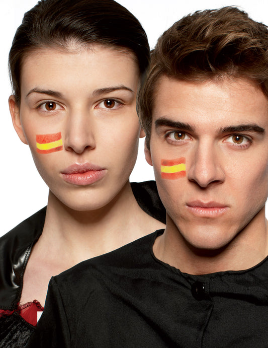 Maquillage appliqué sur le visage de la palette maquillage supporter Espagne