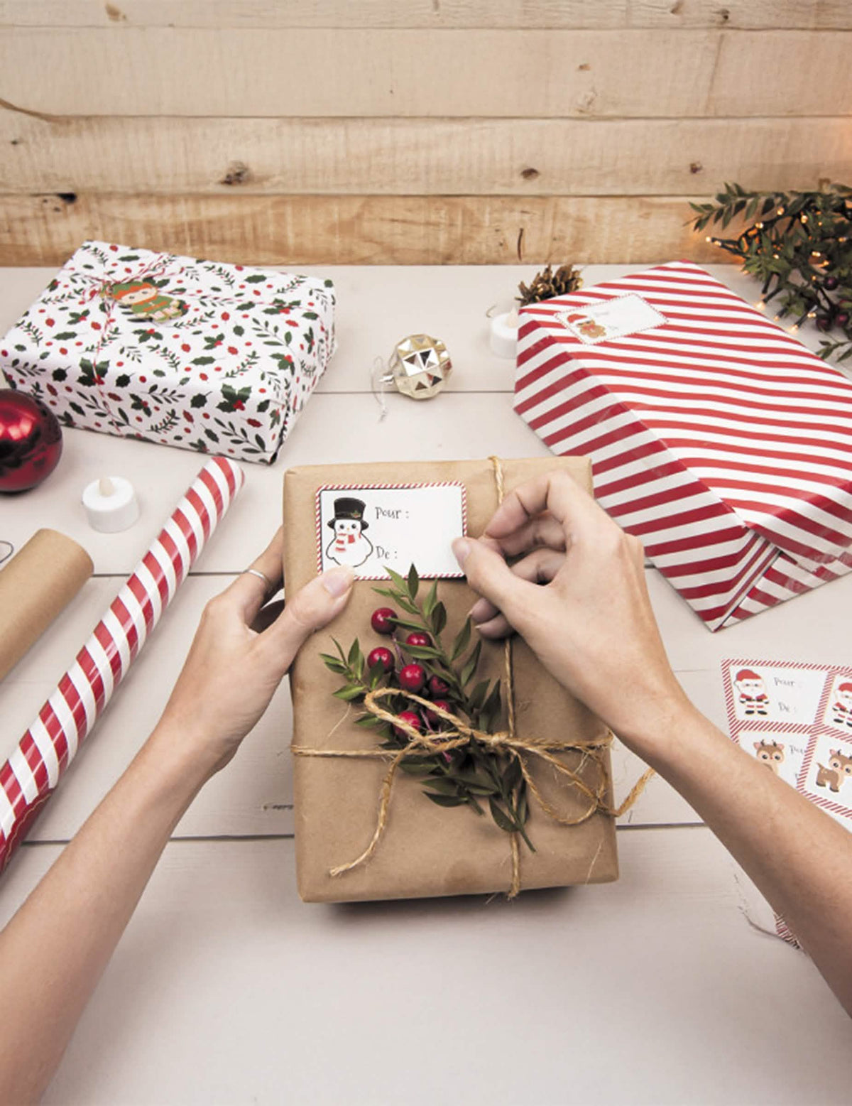 Mise en situation de la personnalisation d'un paquet du Papier cadeau Kraft