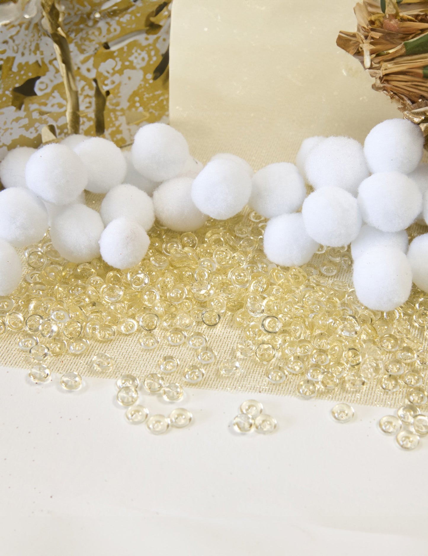 Мъниста с ефект на дъждовна капка в цвят слонова кост 50 г, плоски мъниста